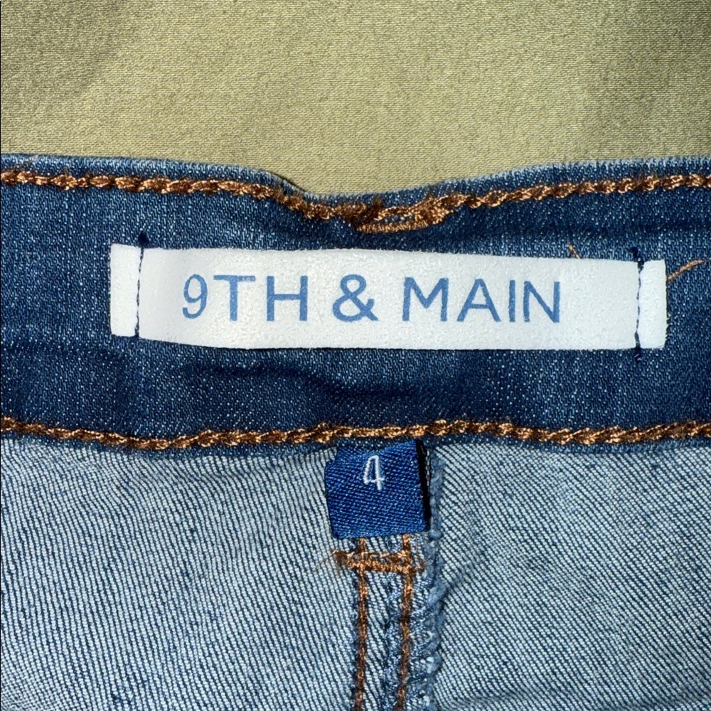 9th & Main Floral Embroidered Stretch Straight Jeans - Picture 5 of 6